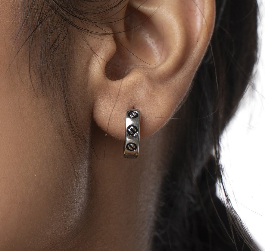 Elegant Black Enamel Bali in 92.5 Silver with Rhodium Polish | 10876