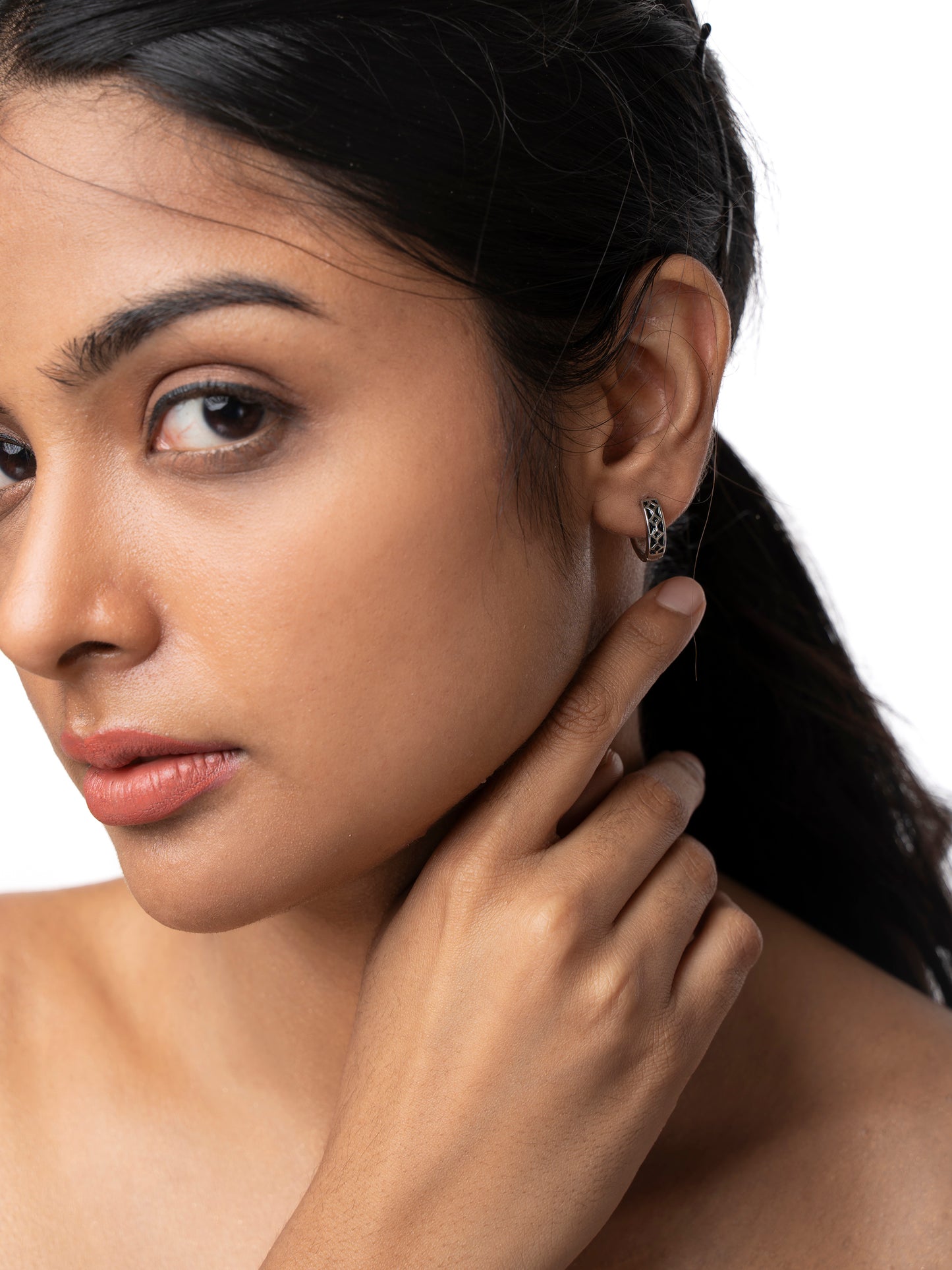 Elegant Black Enamel Bali in 92.5 Silver with Rhodium Polish | 10878