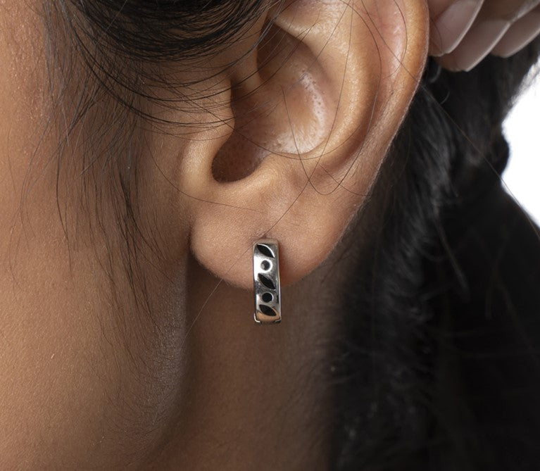 Elegant Black Enamel Bali in 92.5 Silver with Rhodium Coating | 10867