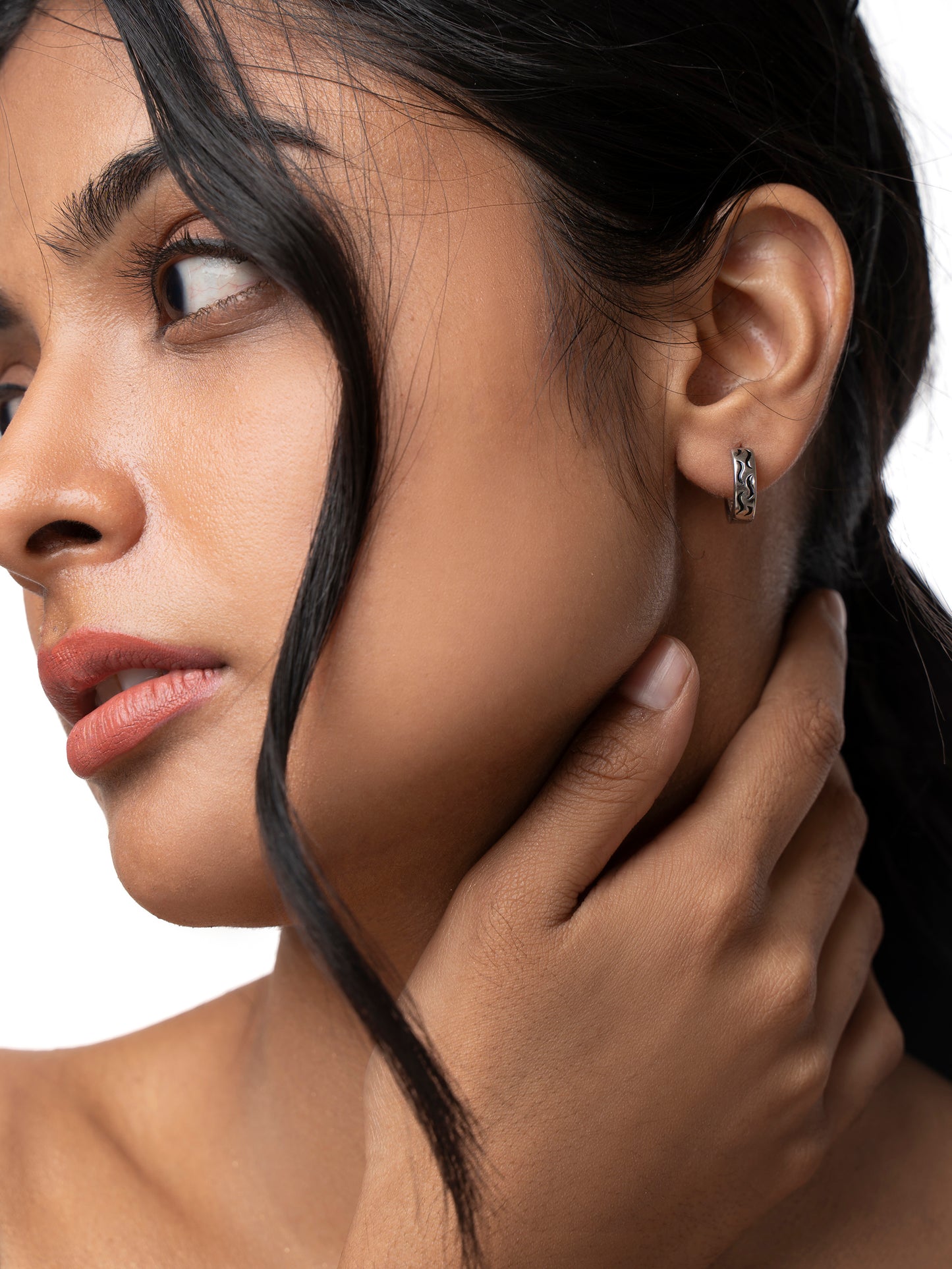 Elegant Black Enamel Bali in 92.5 Silver with Rhodium Polish | 10869