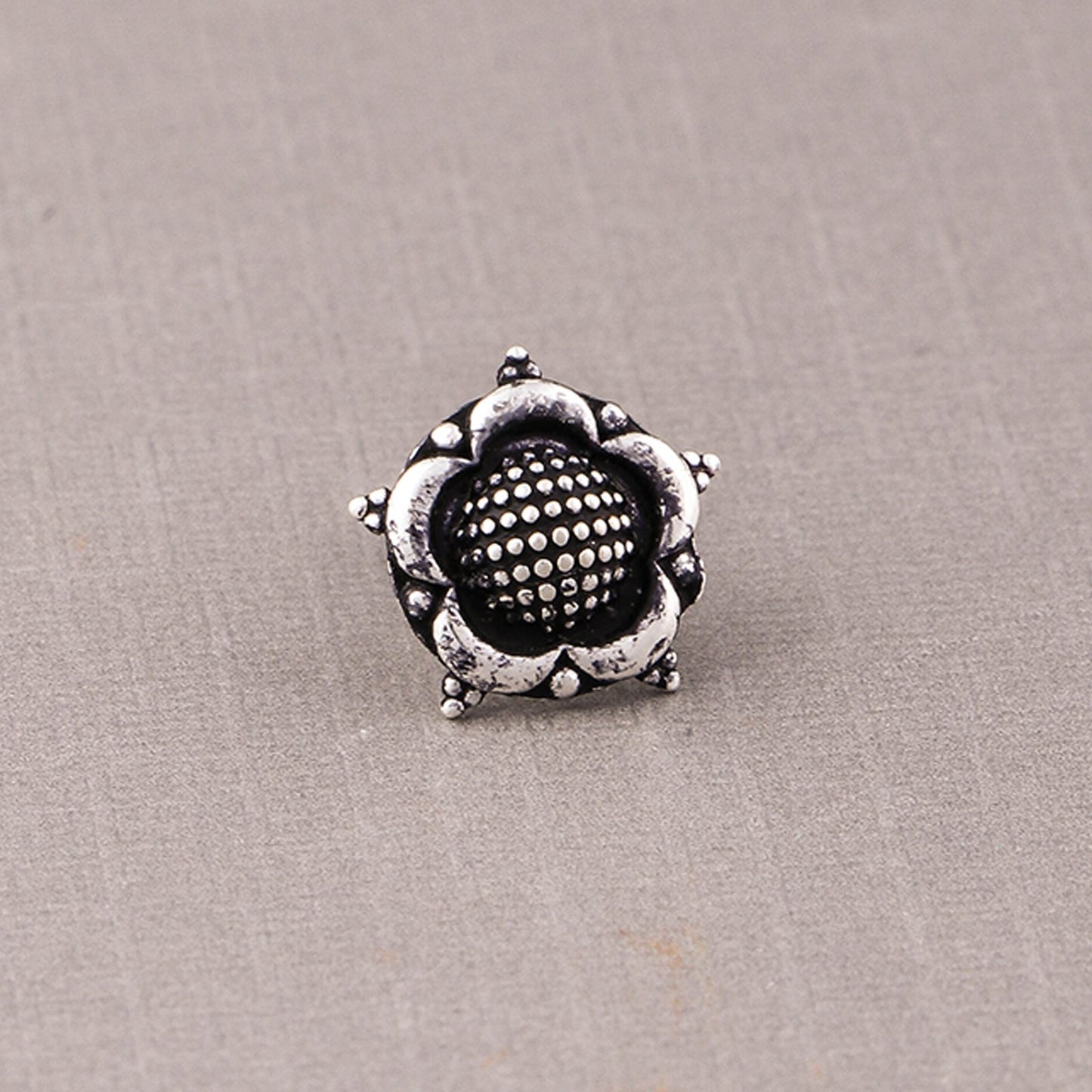 Elegant Nosepin: A Touch of Timeless Beauty - 11076